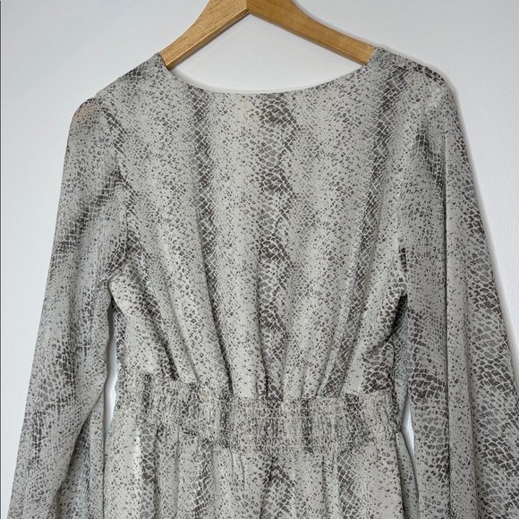 Altar’d State snakeskin long sleeve romper size small - Picture 7 of 11
